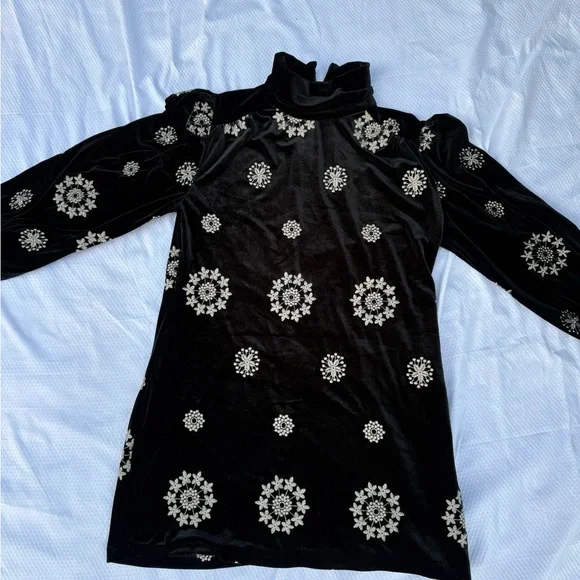 Zara Black Dress with White Floral Patterns - Picture 3 of 7